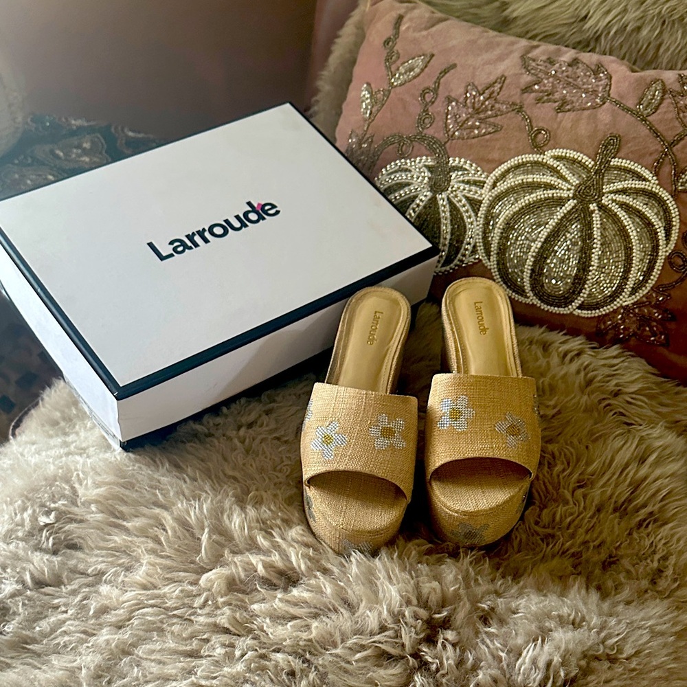 Larroude sz 7.5 wedge sandals